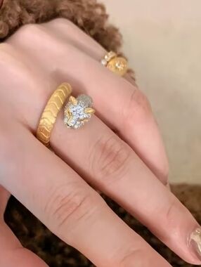 Gold and Silver Two-Tone Floral Cluster Ring